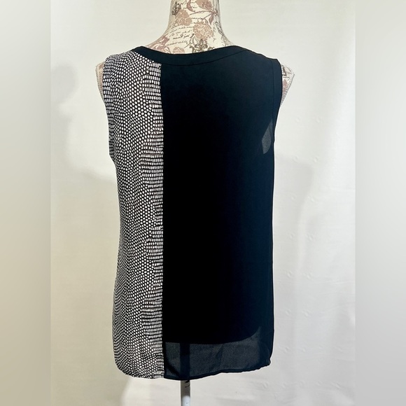 🛍️ BCBG MAX AZRIA Black and green with abstract print sleeveless blouse size S. - Picture 3 of 10